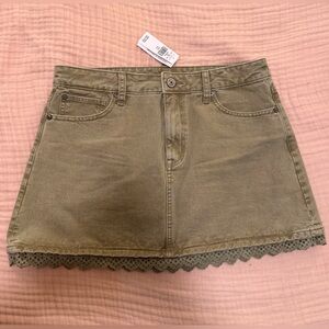 NWT size 8 American Eagle A-line denim skirt with eyelet edge